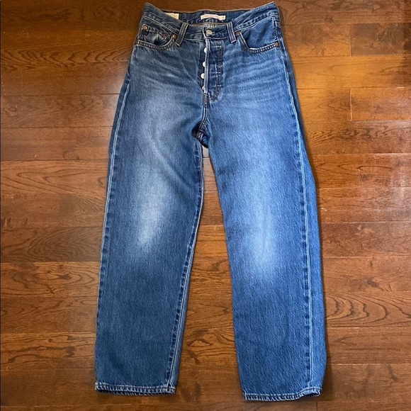 Levi's Women's Size 26 Ribcage Straight Ankle Jeans Long Med Wash High Waist - Picture 2 of 16
